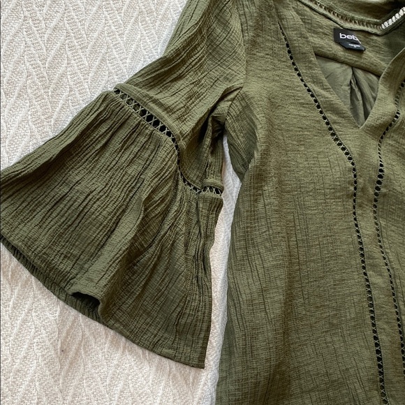 bebe Women's Boho Bell Sleeve Top Earthy Green 3/4 Length Sleeve Top Designer - Picture 3 of 11